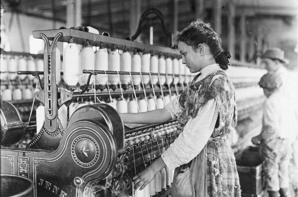 Spinner at a machine